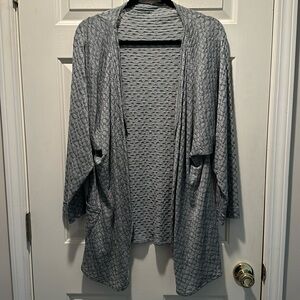 EUC Kakie Paris gray & white symmetrical hem knit jacket with pockets  L